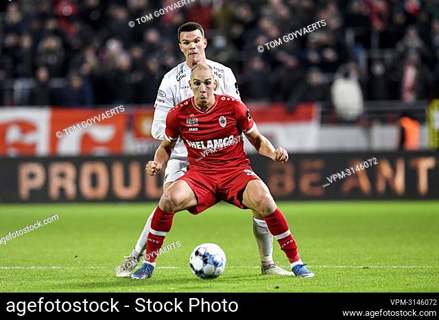 Oostende's Frederik Jakel and Antwerp's Michael Frey fight for the ball during a soccer match between Royal Antwerp FC and KV Oostende