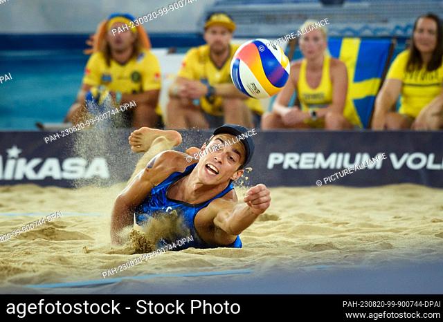 20 August 2023, Hamburg: Volleyball/Beach: Beach Pro Tour, final, men, Cottafava/Nicolai (Italy) - Ahman/Hellvig (Sweden)