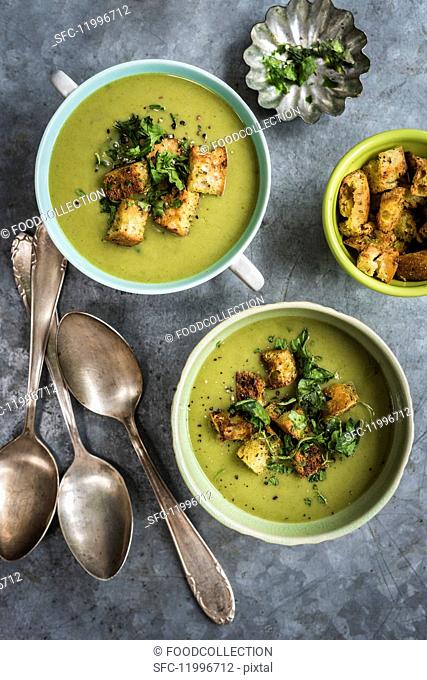 Vegan spinach, leek, courgette & coconut milk soup with spicy croutons