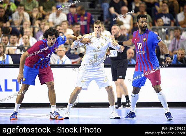 left to right Thiagus PETRUS (Barca), Bjarte MYRHOL (KI), Timothey N'GUESSAN (Barca) duels, action, Handball Champions League Final Four, semifinals