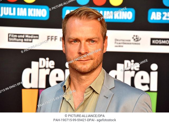 13 July 2019, North Rhine-Westphalia, Cologne: Actor Hinnerk Schönemann comes to the premiere of the movie Die Drei !!! ( the three exclamation marks ) Photo:...