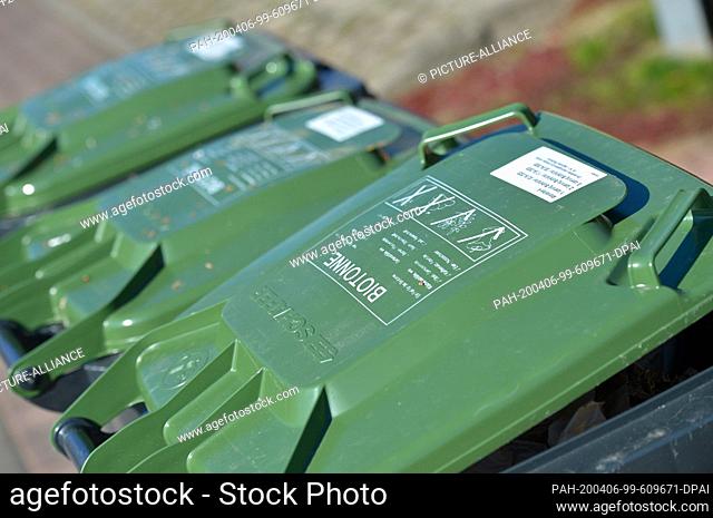 01 April 2020, Saxony, Belgershain: Biowaste bins in the district of Leipziger Land - fruit and vegetable leftovers, tea bags and coffee grounds filters as well...