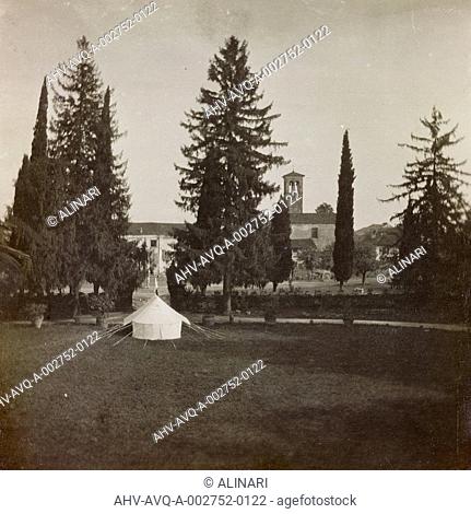 Album of the First World War in Friuli-Venezia Giulia:view of the village, photo taken from villa of Brazzà, home to 17 of the Hospital of war in Soleschiano...
