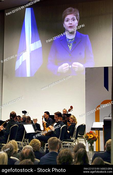 15 October 2022, Baden-Württemberg, Konstanz: Scotland's head of government Nicola Sturgeon can be seen on a projection as she honors Rieuwerts