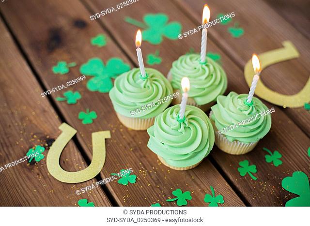 green cupcakes, horseshoes and shamrock