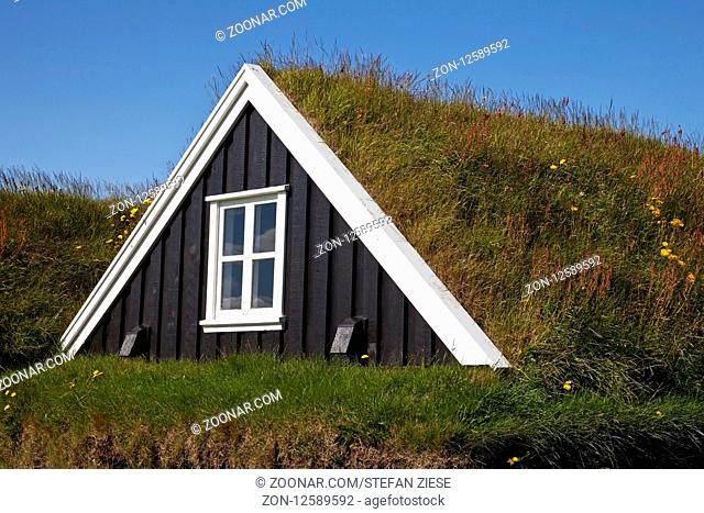 Traditionelles Holzhaus mit Grassodendach, Museum Hellissandur, Snæfellsnes, Westisland, Island, Europa