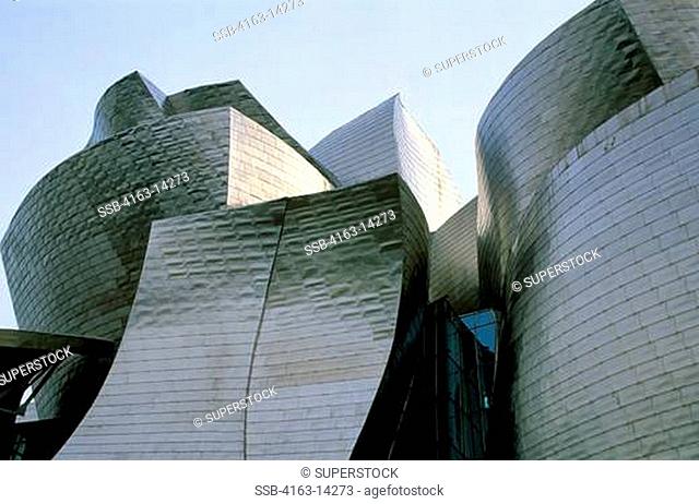 SPAIN, BILBAO, GUGGENHEIM MUSEUM DESIGNED BY FRANK GEHRY, DETAIL