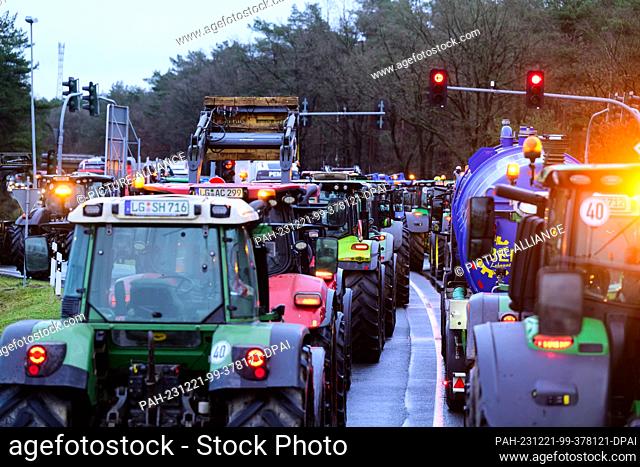 21 December 2023, Lower Saxony, Soltau: Farmers are blocking the access road to highway 7 with their tractors, among other things