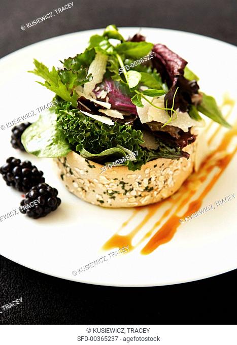 Mixed salad leaves in pastry shell with blackberries