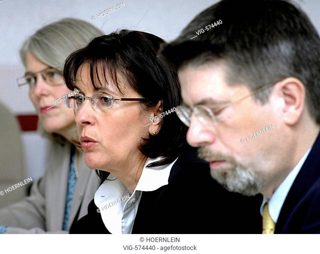 GERMANY, WIESBADEN, 19.11.2007 Andrea YPSILANTI, SPD, Hessian leader of the opposition presents two new members of her shadow cabinet