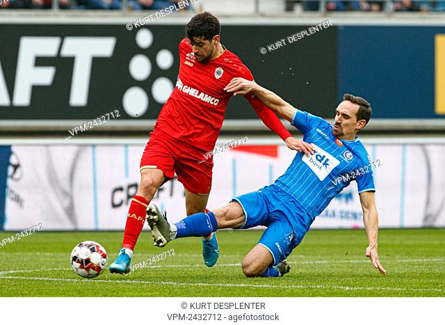 Antwerp's Ivo Rodrigues and Gent's Sven Kums fight for the ball during a soccer match between KAA Gent and Royal Antwerp FC, Sunday 24 November 2019 in Gent
