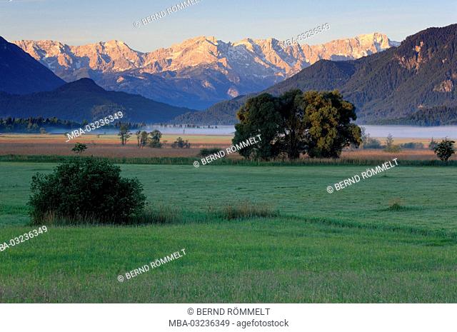 Germany, Bavaria, Upper Bavaria, Pfaffenwinkel region, 'Blaues Land', Murnauer moss, Zugspitze massif, Wetterstein Range
