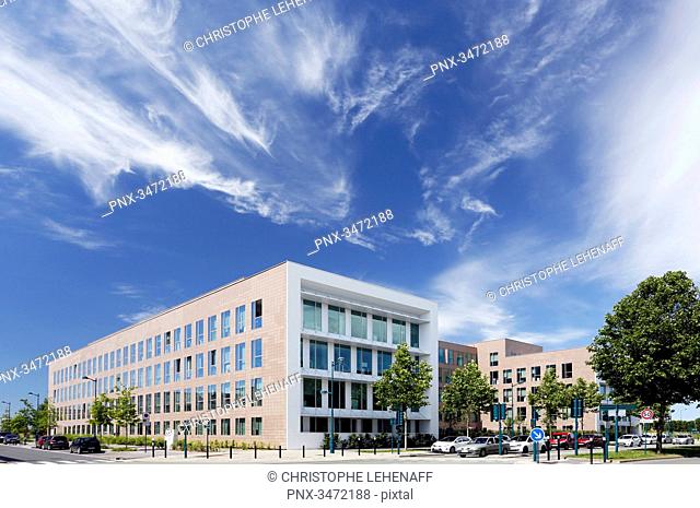 France, Seine-et-Marne. New town of Montevrain (Serris-Chessy-Marne la Vallee). Buildings facades
