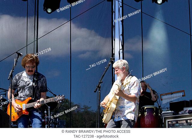 Tom Johnston (L) of the Doobie Brothers and Bill Nershi of String Cheese Incident performing at the Lockn’ Music Festival on September 13th