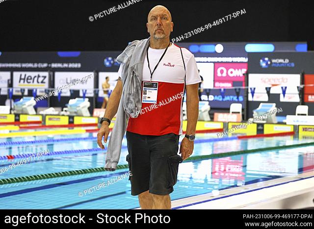 06 October 2023, Berlin: Swimming coach Dirk Lange at the World Aquatics Swimming World Cup 2023 in the swimming and diving hall in the Europa-Sportpark (SSE)