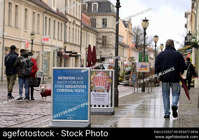 27 March 2021, Brandenburg, Potsdam: A sign with the inscription ""Enter only after presenting a negative Corona test"" stands in front of the Karstadt...