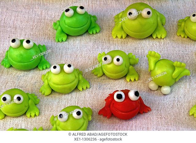 little green frogs