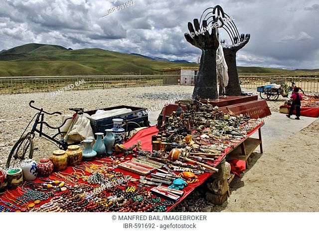 Souvenir stand at resting area, between Dangxiong and the Nam-Tsho-Lake, Tibet