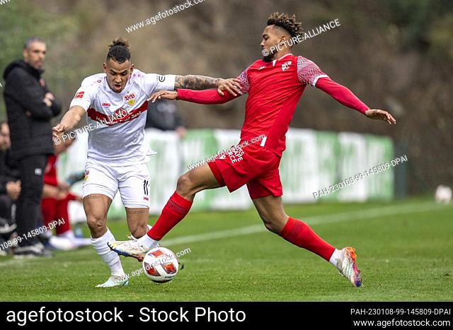 08 January 2023, Spain, Marbella: Soccer: Test matches, VfB Stuttgart - FC Sion: Stuttgart's Juan Jose Perea (l) and Sion's Nathanael Saintini fight for the...