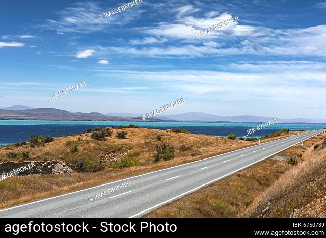 Highway, Lake Pukaki, Mount Cook, Canterbury region, Mackenzie District, South Island, New Zealand, Oceania