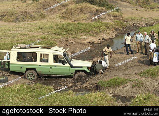 Tour guides, car recovery, Serengeti National Park, Tanzania, tour guides, Toyota Landcruiser, Jeep, Africa