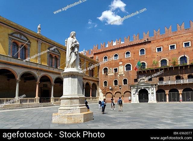 Piazza dei Signori with Statua di Dante Alighieri, Verona, Veneto, Italy, Europe