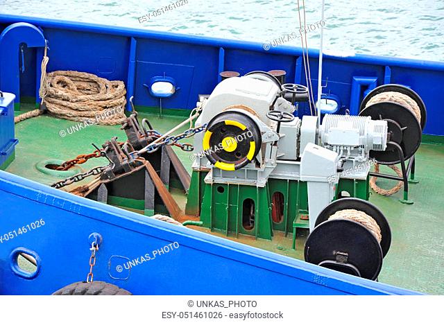 Anchor windlass mechanism with chain on ship deck