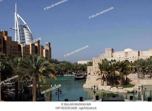BURJ AL ARAB HOTEL AND TRADITIONAL ARAB BUILDINGS, DUBAI, UAE