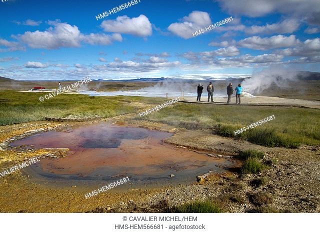 Iceland, Kjolur road track F35, Hveravellir, tourists around a bubbling bowl and a mouth of vapor solfatare of the geothermal site