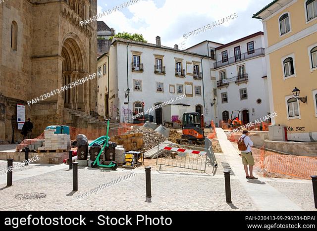 PRODUCTION - 31 March 2023, Portugal, Coimbra: In front of the church ""Sé Velha"" in the old town there is a construction site