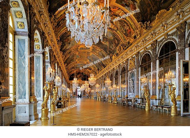 France, Yvelines, Chateau de Versailles, listed as World Heritage by UNESCO, Galerie des Glaces Hall of Mirrors, length 73m and width 10, 50m