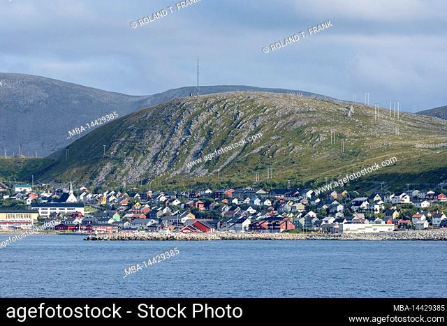 Norway, Troms og Finnmark, Kjøllefjord, city view from the sea