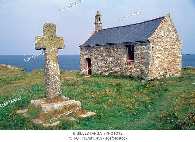 tourism, France, brittany, north finistere, abers coast, landunvez, SAINT SAMSON chapel, cross, cliff, sea Photo Gilles Targat