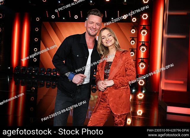 23 March 2023, Berlin: Musicians Ben and Sarah Zucker are guests on the recording of the ARD show ""Verstehen Sie Spaß? The show will be broadcast on May 27
