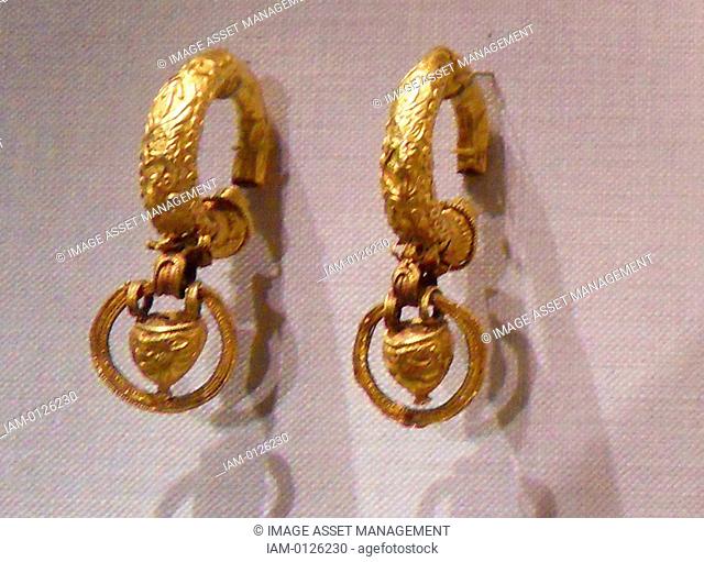 Etruscan gold earrings dated from 4th -3rd Century BC