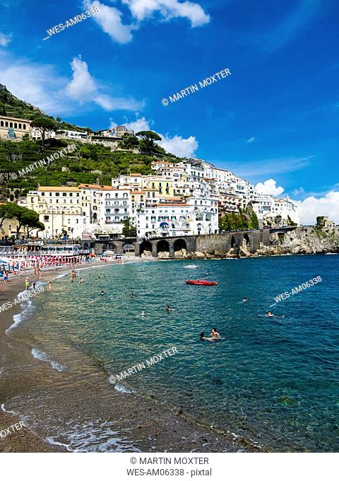 Italy, Amalfi, view to the historic old town with beach in the foreground