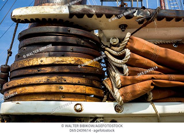 USA, Massachusetts, Cape Ann, Gloucester, America's Oldest Seaport, Annual Schooner Festival, schooner rigging