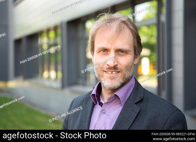 08 May 2020, Lower Saxony, Brunswick: Virologist Luka Cicin-Sain is based at the Helmholtz Centre for Infection Research HZI