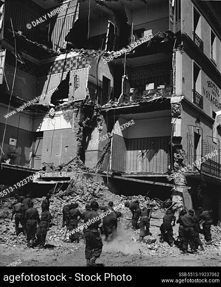 1, 100 Feared Dead in Algerian Earthquakes - French soldiers working among the ruins of the Hotel Baudouin, Orleansville