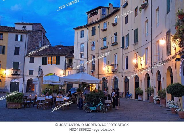 Lucca, Anfiteatro square at Dusk, Piazza Anfiteatro, Tuscany, Italy