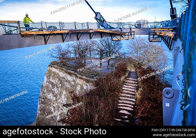 16 January 2023, Mecklenburg-Western Pomerania, Sassnitz: A construction worker stands on the future visitor bridge Königsweg and observes the preparatory work...