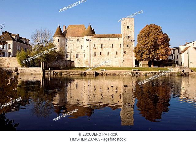 France, Seine et Marne, Nemours, 12th century castle, reflection on the river Loing