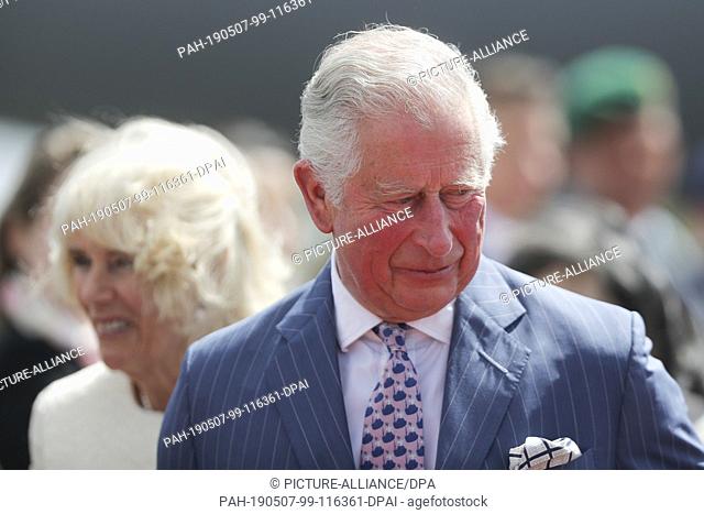 07 May 2019, Berlin: British Prince Charles and his wife Duchess Camilla are received at Tegel Airport after landing. Photo: Markus Schreiber/AP POOL/dpa