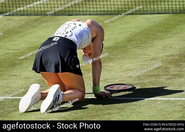 15 June 2022, Berlin: Tennis, WTA Tour, Round of 16 singles, women, competition, 1st round, Sasnovich (Russia) - Petkovic (Germany)