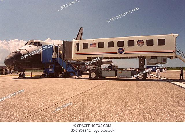 08/22/2001 -- Following mission STS-105, the Crew Transfer Vehicle CTV is moved into place beside orbiter Discovery on KSC’s Shuttle Landing Facility runway 15