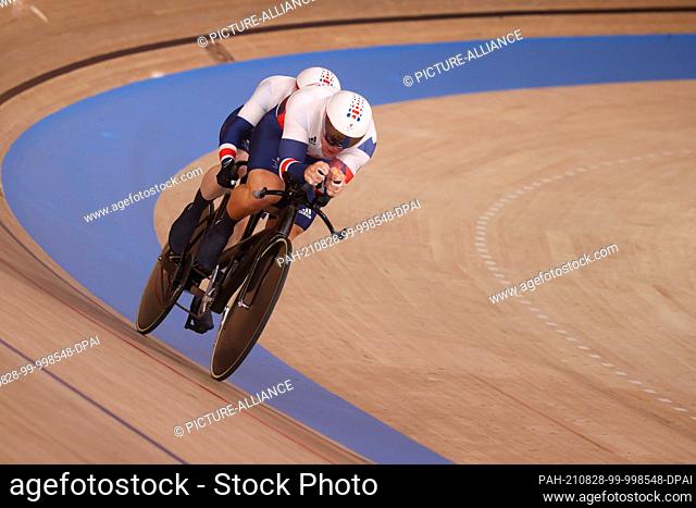 28 August 2021, Japan, Izu: Paralympics: Track cycling, 1000m time trial, men, B - visually impaired, at the Izu Velodrome