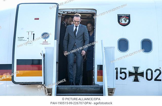 29 April 2019, Brazil, Salvador Da Bahia: Heiko Maas (SPD), Foreign Minister of the Federal Republic of Germany, gets off the government plane Airbus A319 at...