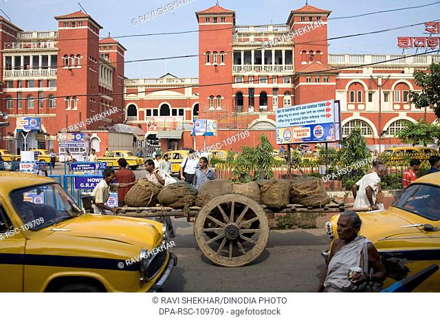 Howrah Railway station ; Street Scene ; Calcutta Kolkata ; West Bengal ; India