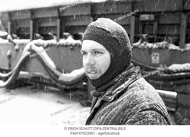 Snowbound worker in the Meuro mine near Senftenberg in the former district of Cottbus (Brandenburg) on New Year's Day 31.12.1978