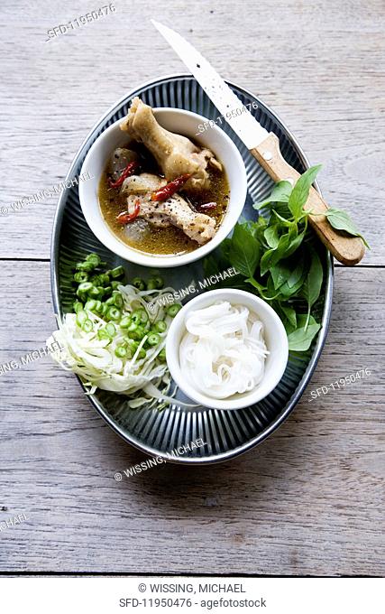 Nam Ya Bpa Gai Sai Khanom Jin (spicy chicken curry with rice noodles, Thailand)